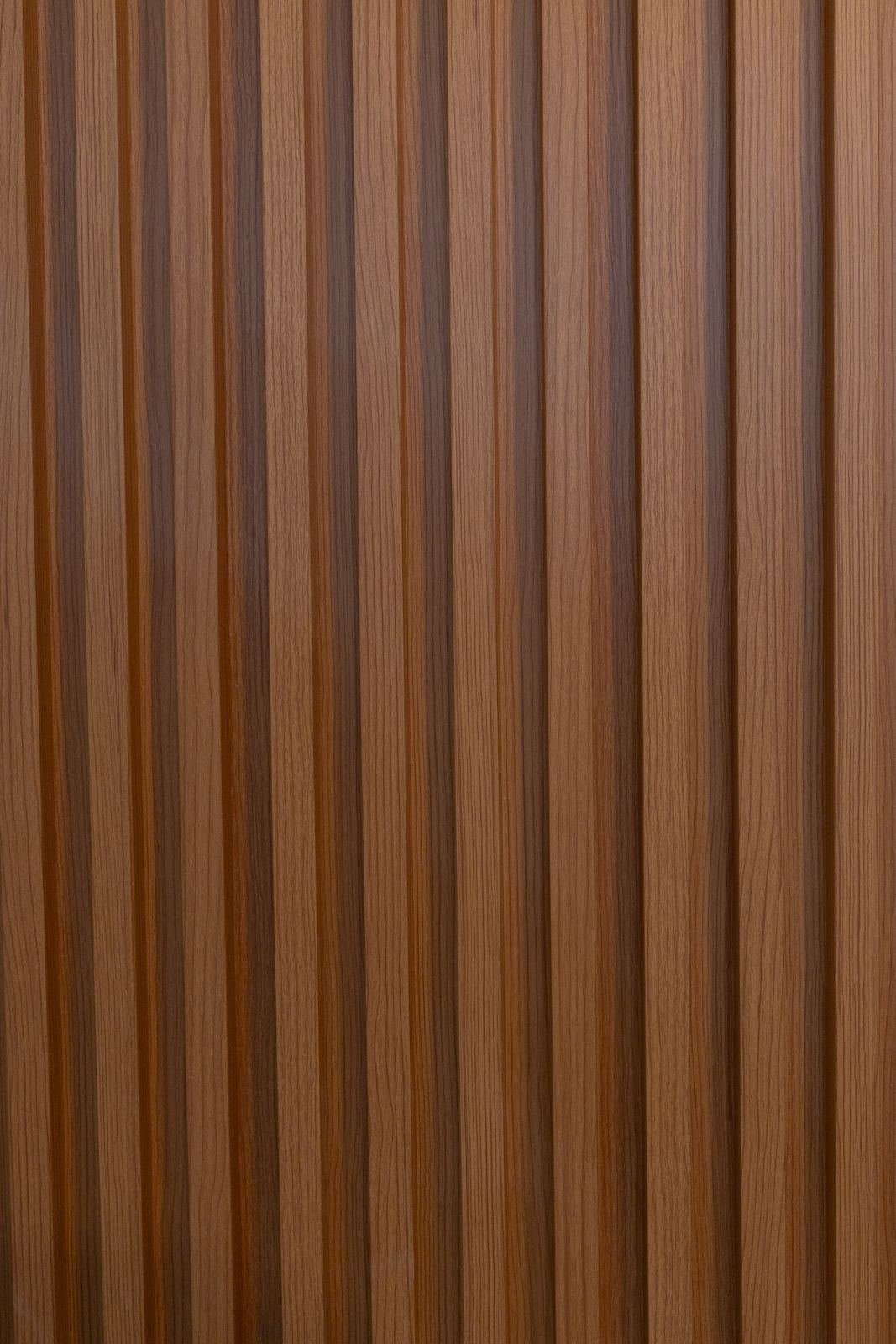 Detalle de lambrín ranurado de madera