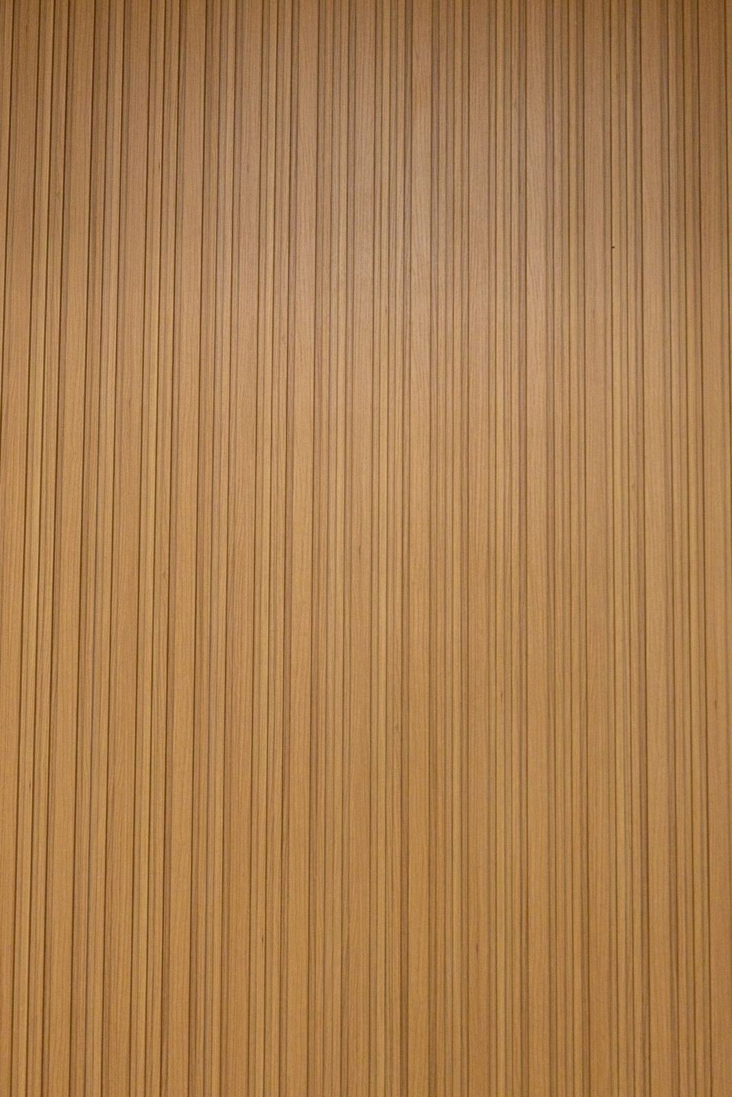 Detalle de lambrín ranurado de madera